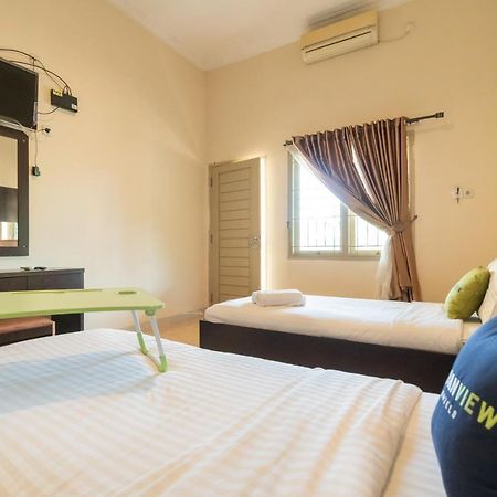 Urbanview Hotel Nugraha Palembang By Reddoorz Exterior photo