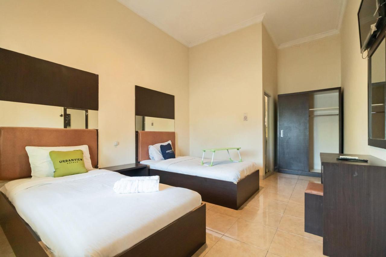 Urbanview Hotel Nugraha Palembang By Reddoorz Exterior photo
