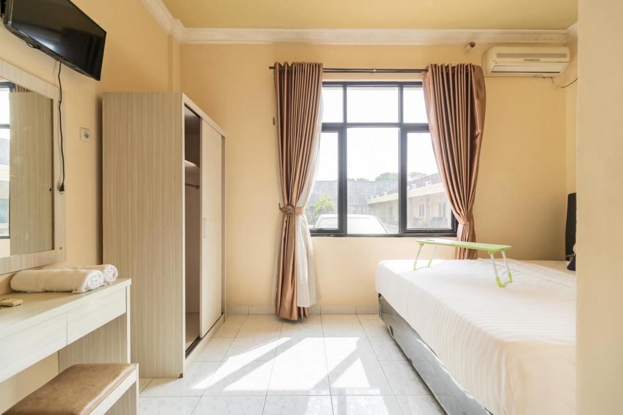 Urbanview Hotel Nugraha Palembang By Reddoorz Exterior photo