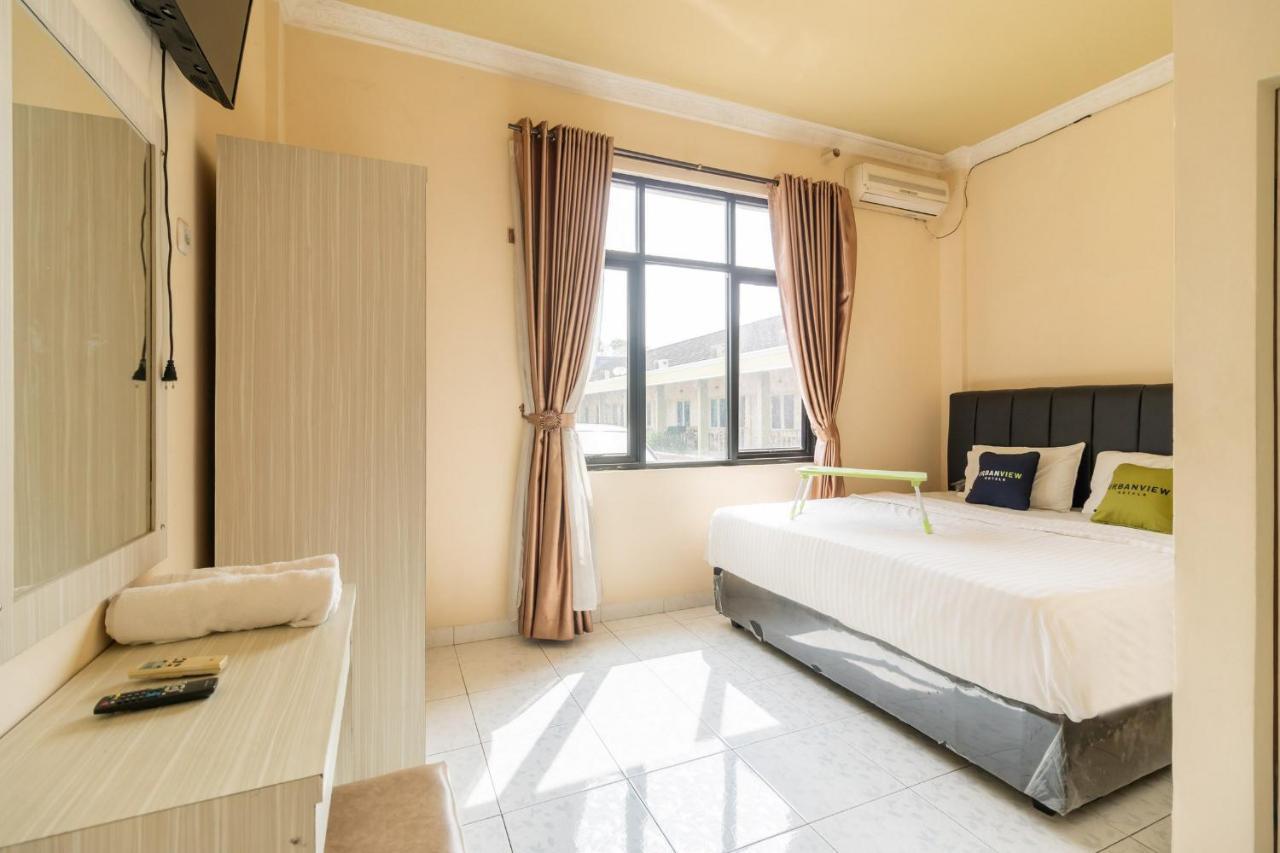 Urbanview Hotel Nugraha Palembang By Reddoorz Exterior photo