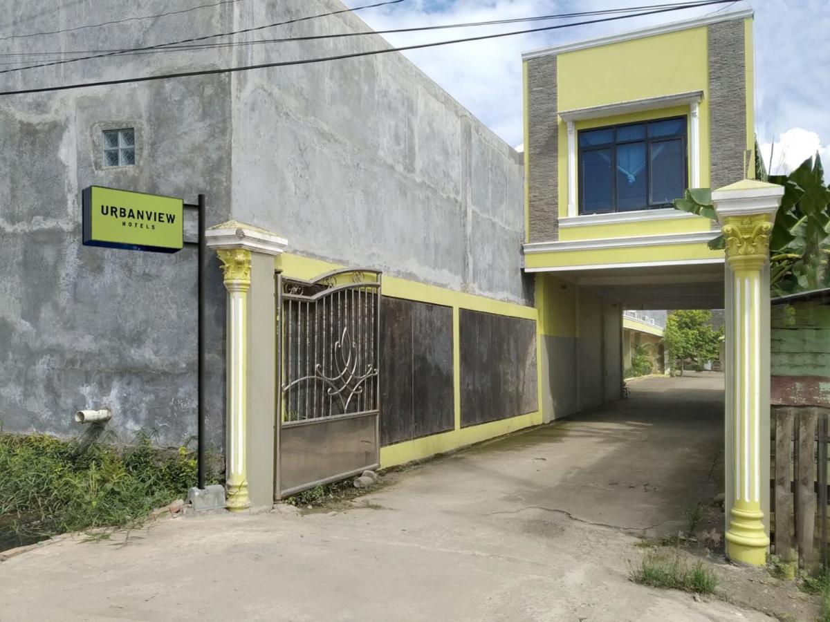 Urbanview Hotel Nugraha Palembang By Reddoorz Exterior photo