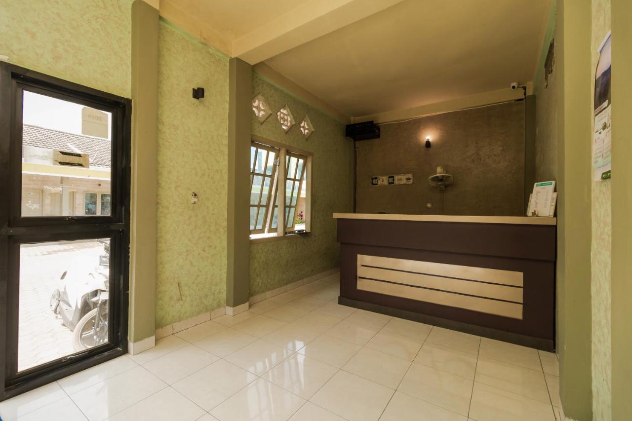 Urbanview Hotel Nugraha Palembang By Reddoorz Exterior photo