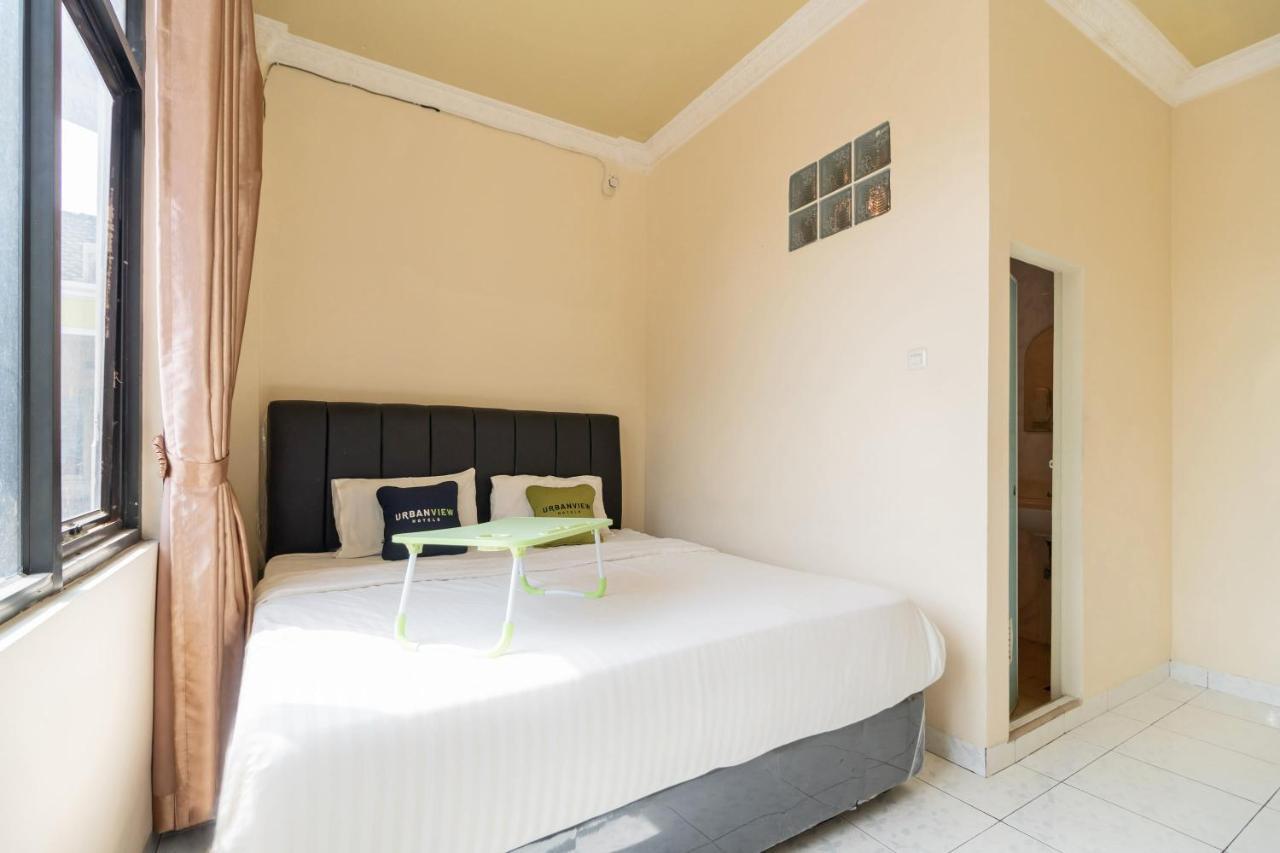 Urbanview Hotel Nugraha Palembang By Reddoorz Exterior photo