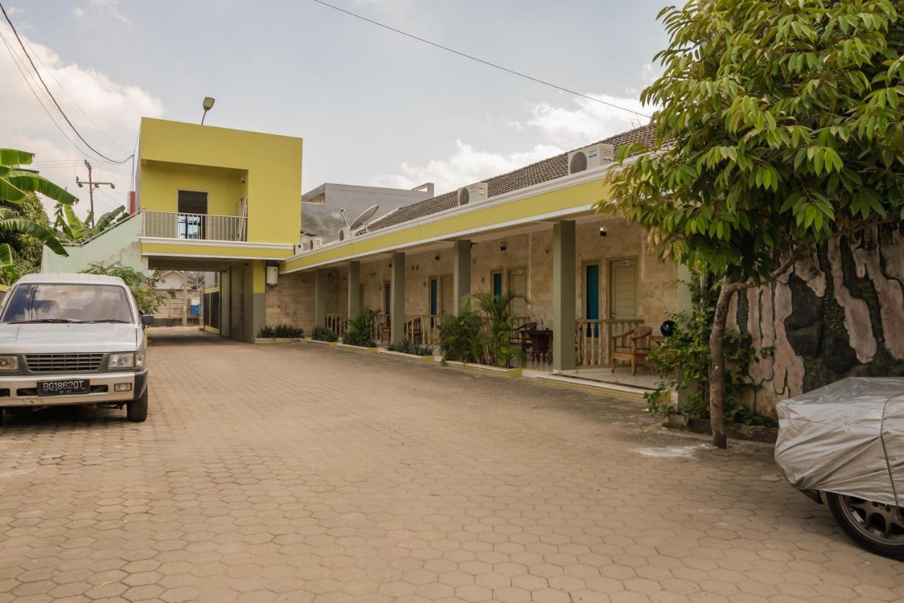 Urbanview Hotel Nugraha Palembang By Reddoorz Exterior photo