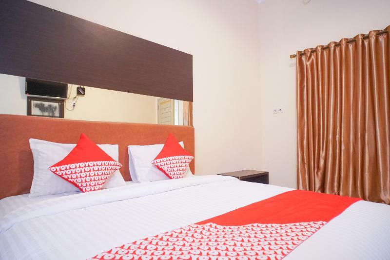 Urbanview Hotel Nugraha Palembang By Reddoorz Exterior photo